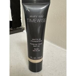 MARY KAY TimeWise Matte 3D Foundation Ivory N 150 makeup